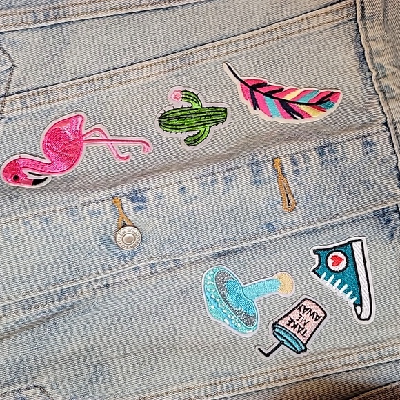 Levi's Light Blue Denim Jacket with Patches Final Price - Picture 2 of 4